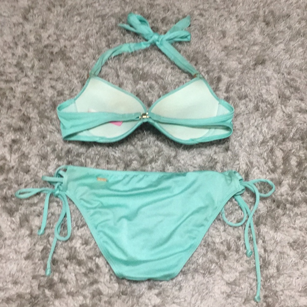 Bikini - Picture 2 of 2